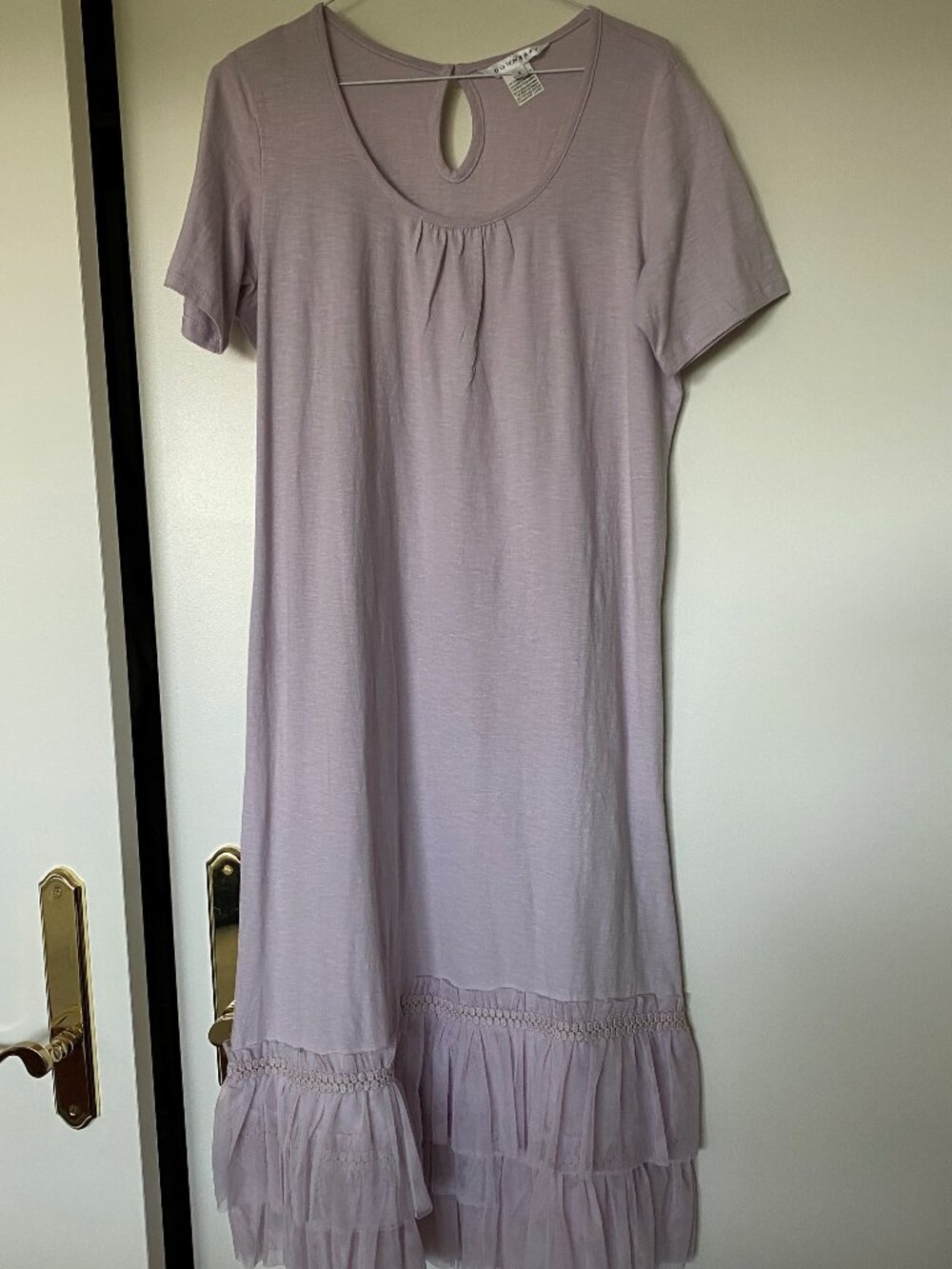 Robe lilas en 100% coton, avec tulle au bas